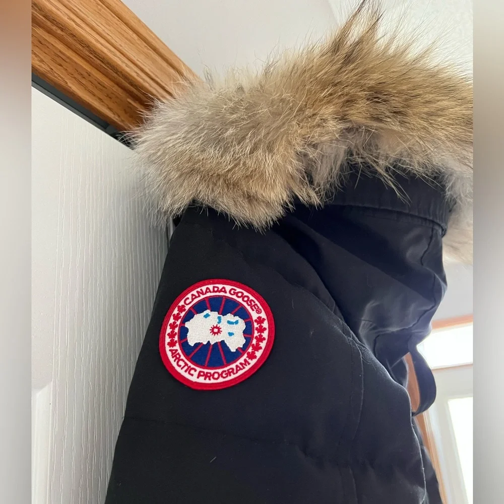 Canada Goose Shelburne Parka - Picture 3 of 8